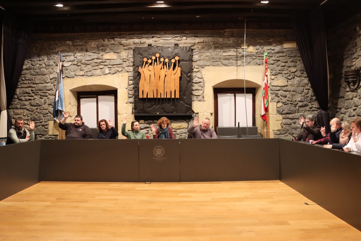 Urmendi haur-eskola, industriaguneetako hondakinak eta tentsio handiko eremu izateko eskaera aztergai otsaileko plenoan